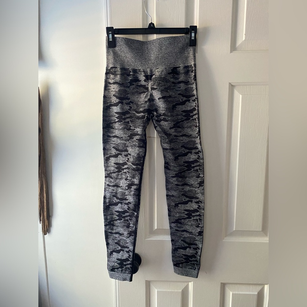 Black Camo Scrunch Booty leggings from Kor Fitness